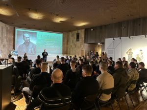 Курсанти відвідали відкриття експозиції пам’яті льотчика Валентина Коренчука